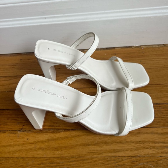 White strappy heels size 6 - Picture 4 of 8
